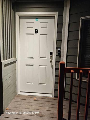 Everett Apartment | Marine B Two Bedrooms One-Half Bathrooms Townhouse