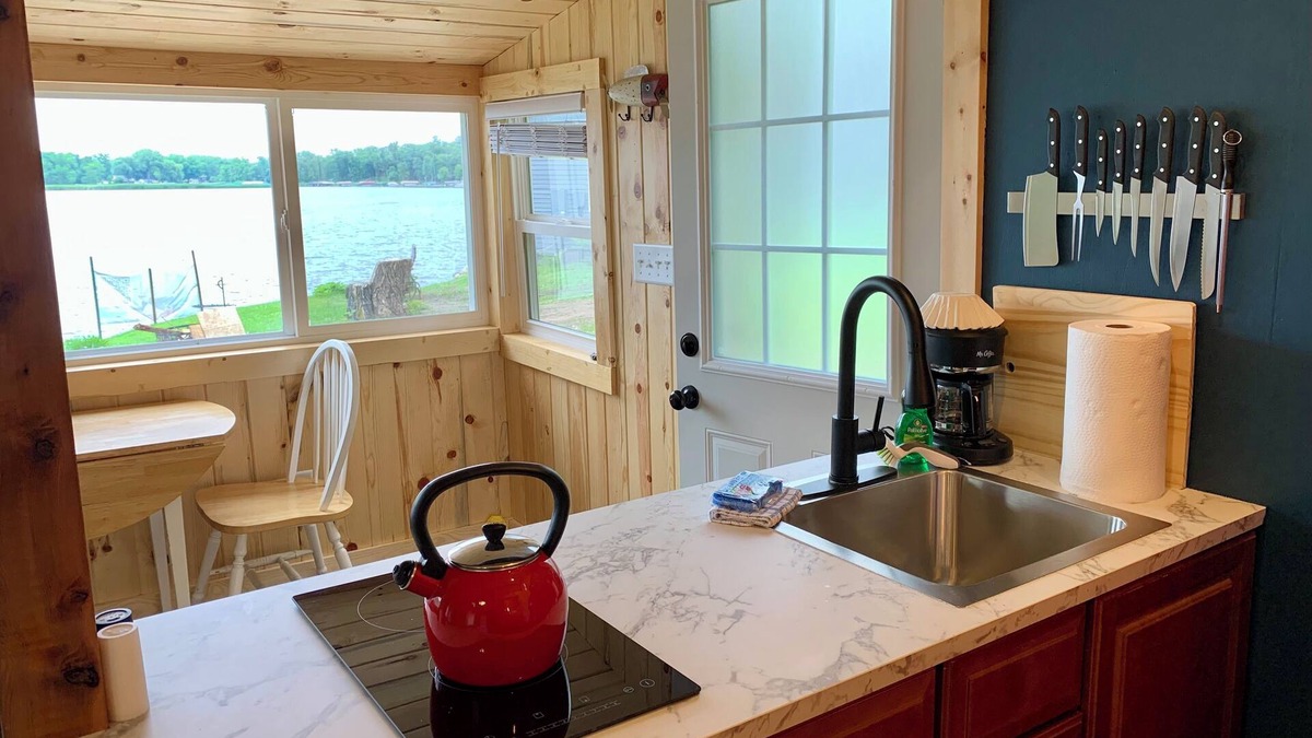South Haven Cabin | Marine Comfort - Cabin 8