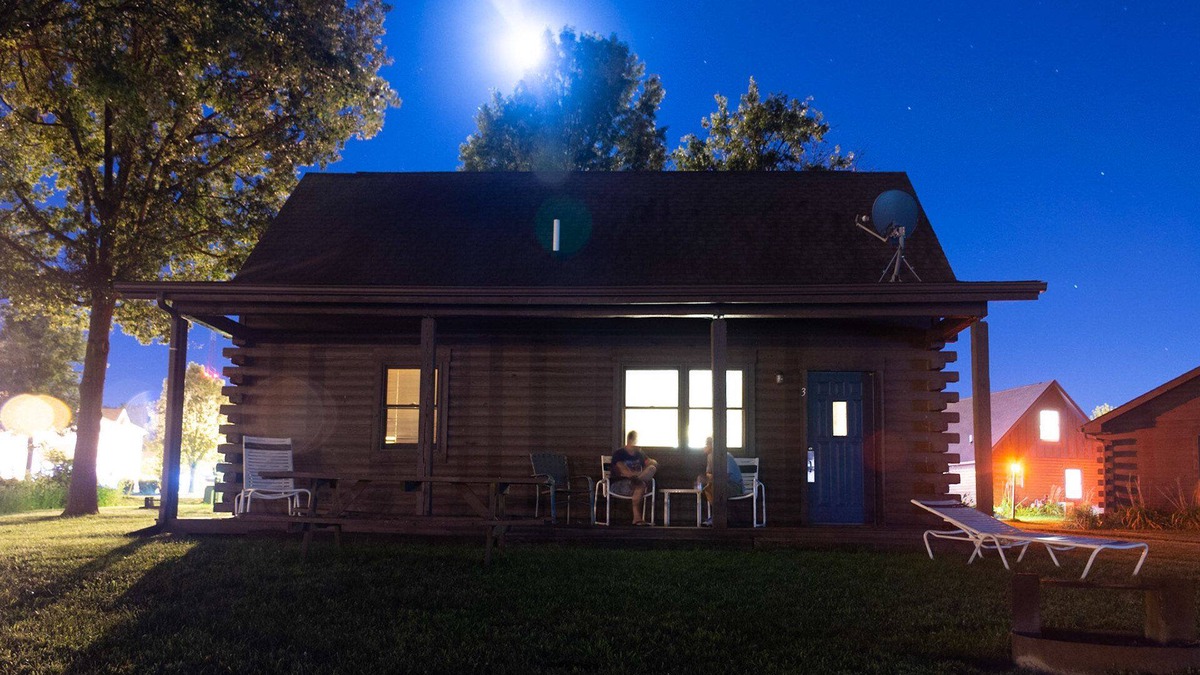 Carlyle Lake Hotel | Mariner's Village Resort