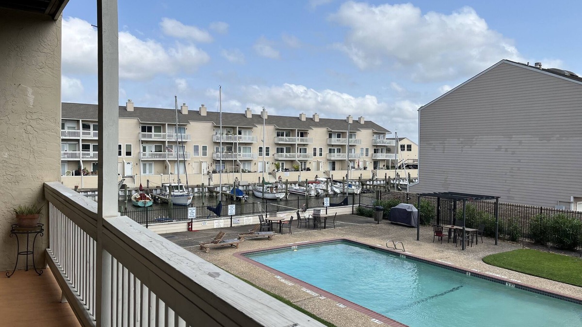 El Lago Condo | Mariner's Village Tranquility