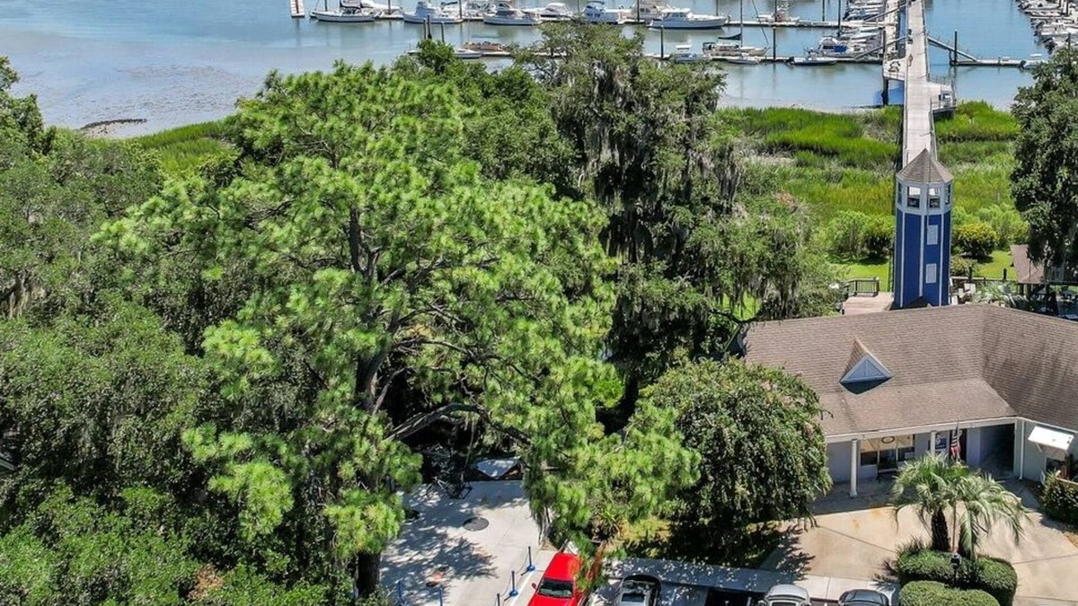 Port Royal House | "Mariners Court" Close to USMC Boot Camp Grad!
