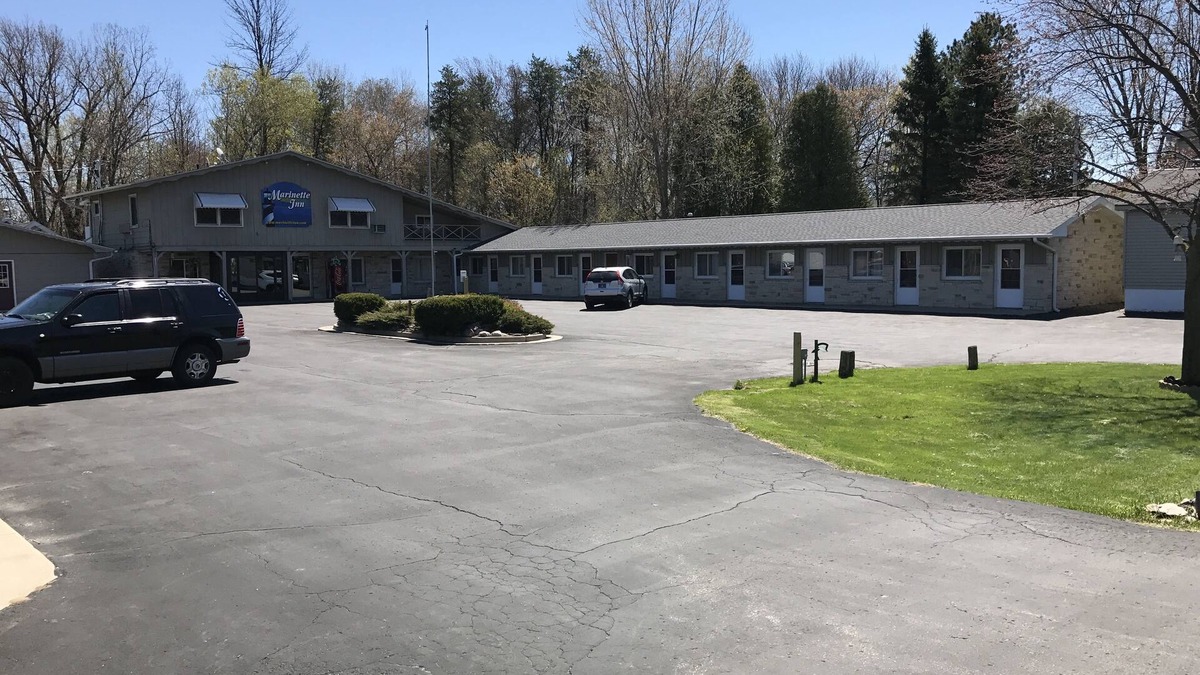 Marinette Hotel | Marinette Inn