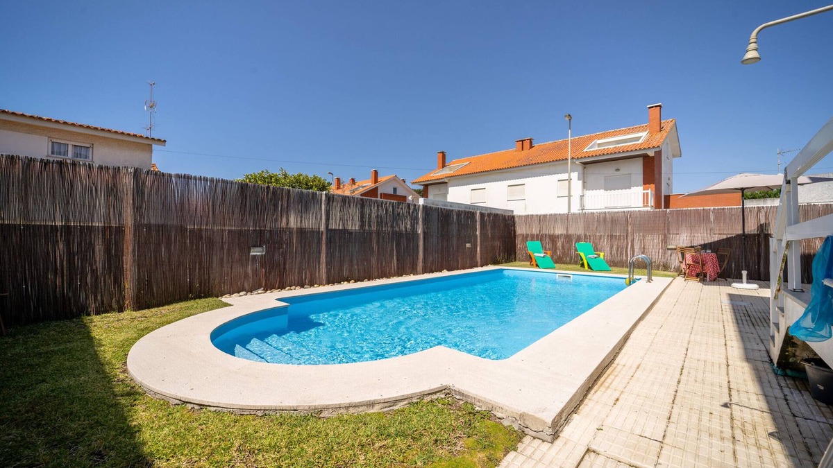 Marinhas House | Marinhas Esposende - Moradia V4 com piscina junto à praia by House and People pt Travessa Fra