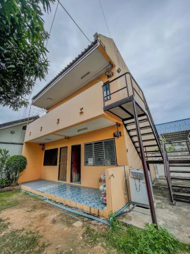 Sattahip Apartment | Mario Guest House