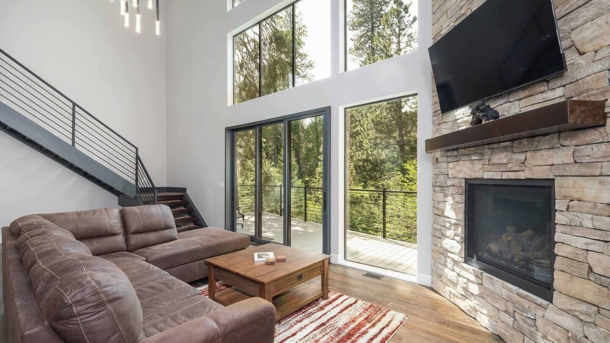 Fish Camp House | Mariposa Grove Creekside Retreat