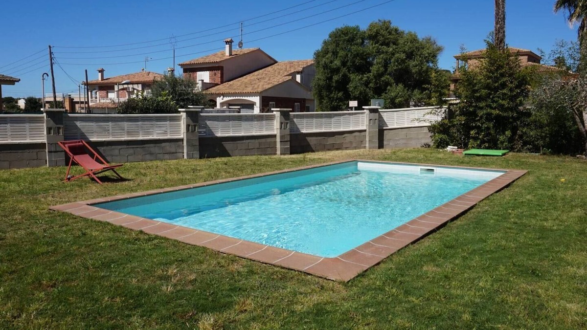 Cunit House | Maritxu Enea: large garden and private swimming pool