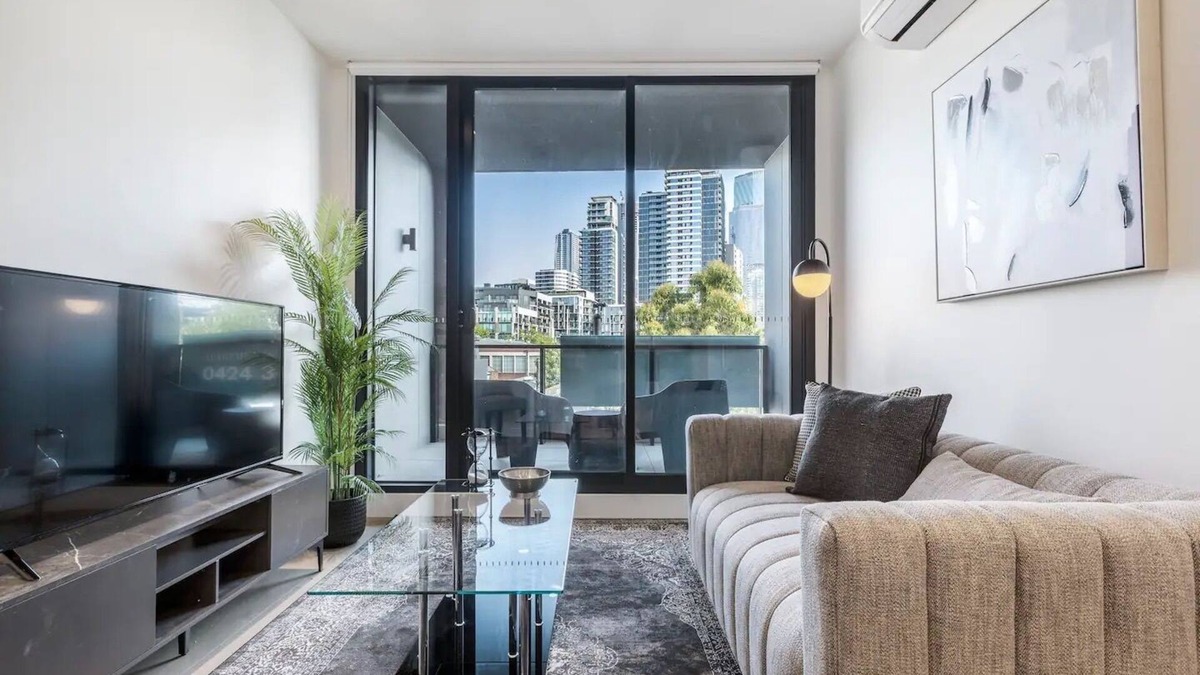 West Melbourne Apartment | Marker | Modern Vintage Pad Near Factory Outlets