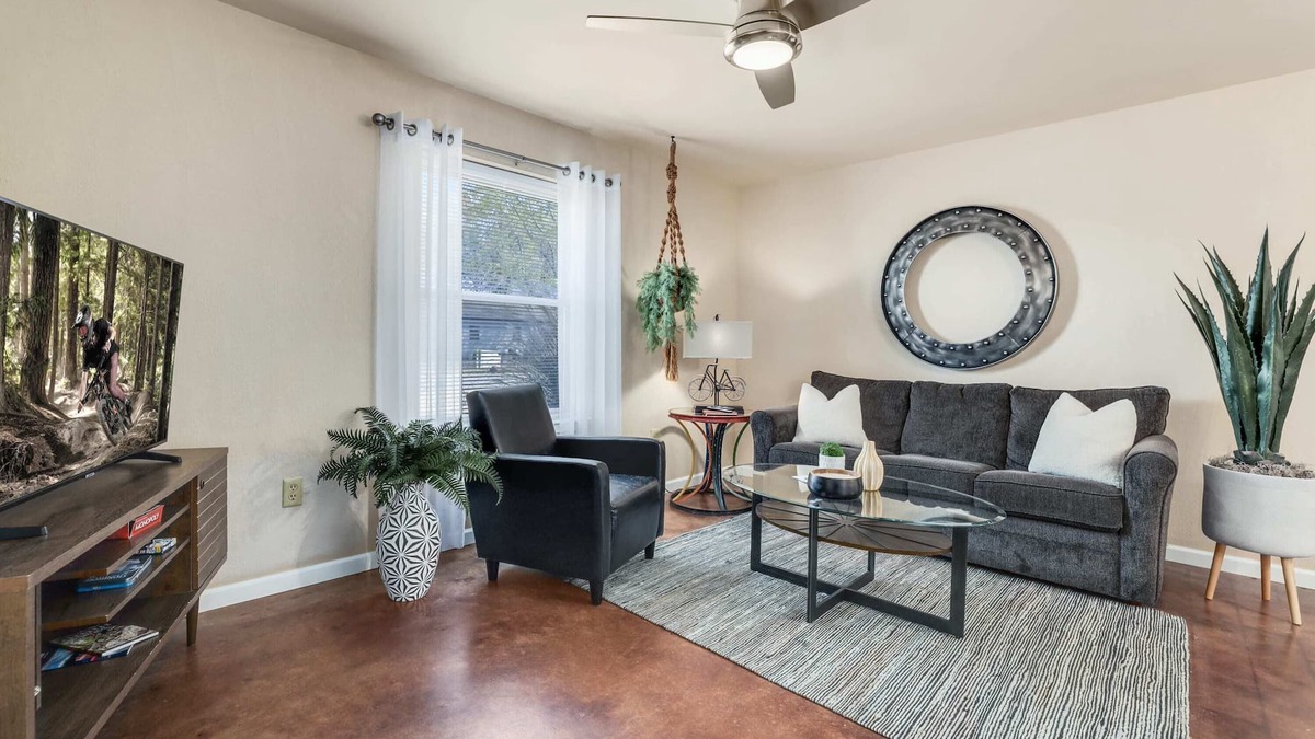 Downtown Condo | Market District Unit 1 - 1mi to DT Bentonville