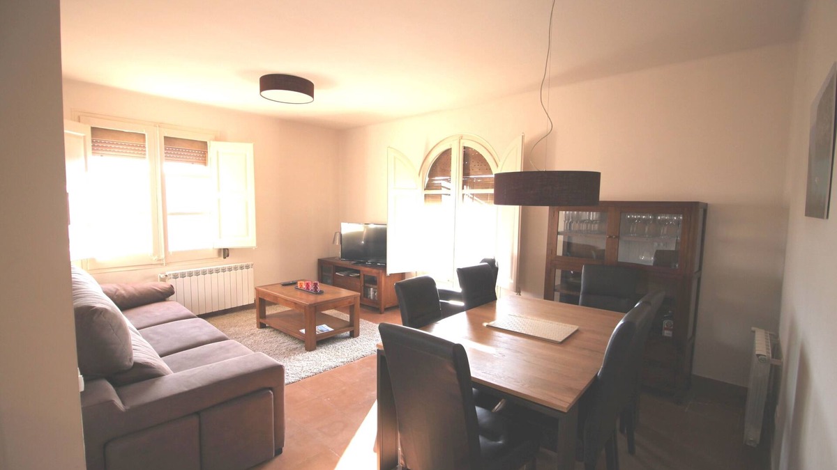 Cardona Apartment | Market Square Apartment In Historic Cardona