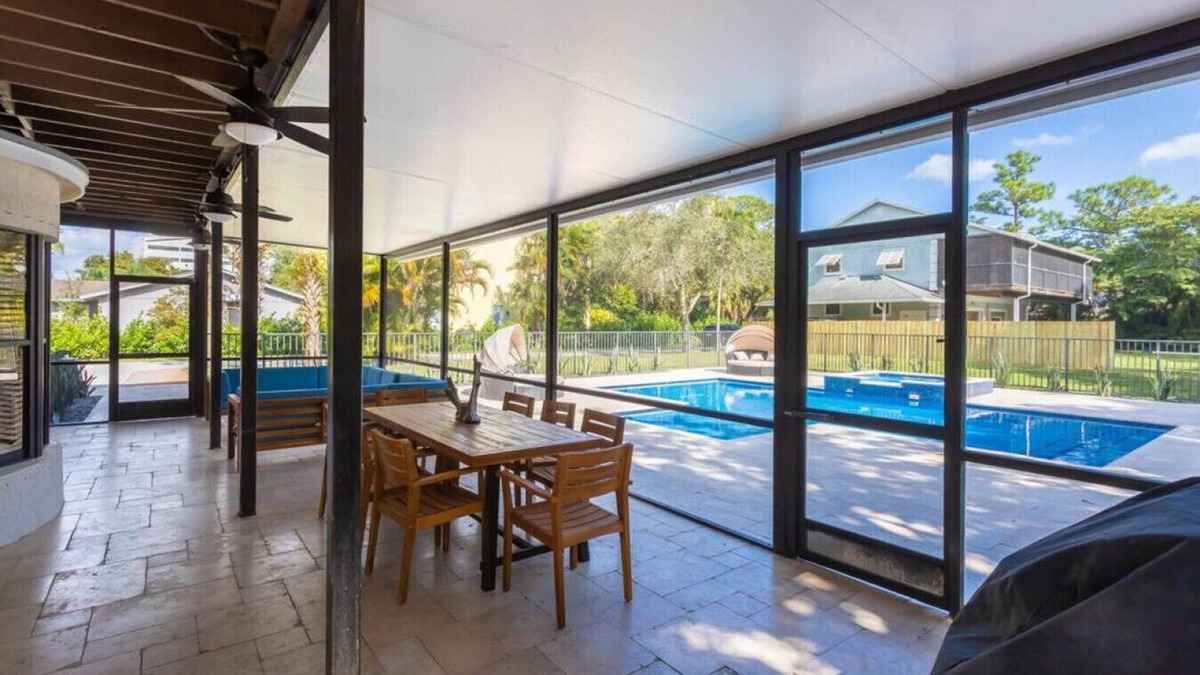 Delray Beach House | Markland Mansion' Pool Hot Tub Block off Atlantic Ave
