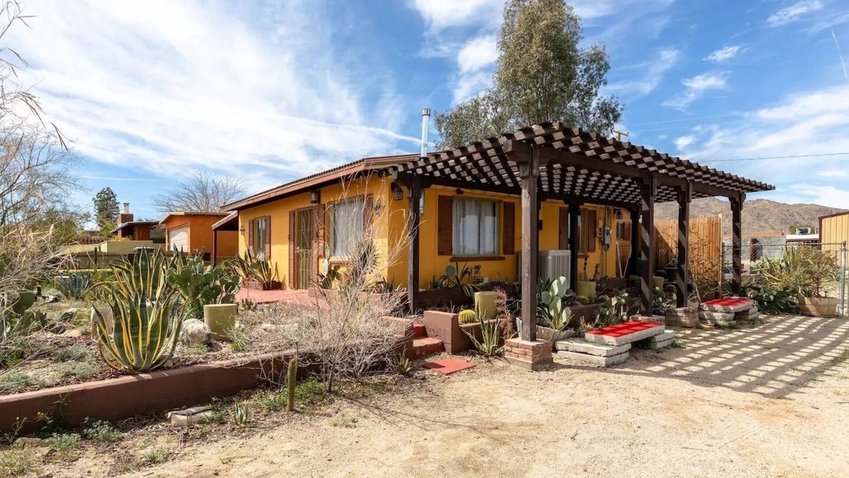 Twentynine Palms House | "Marmalade Skies" charming Desert Retreat, with AC, WiFi