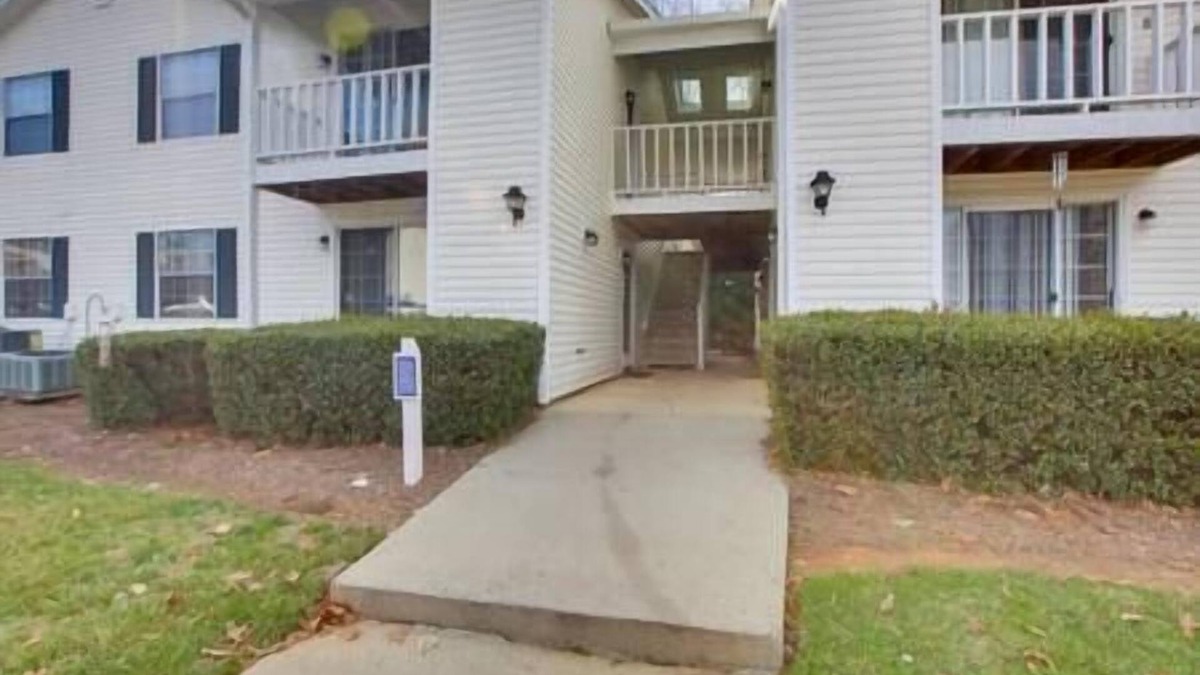 Greensboro Apartment | Maro's World - Hornaday