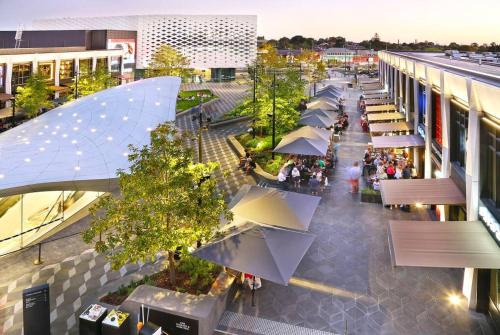 Ringwood House | Maroondah 3BR Brick Entire Home Free Wi-Fi Parking