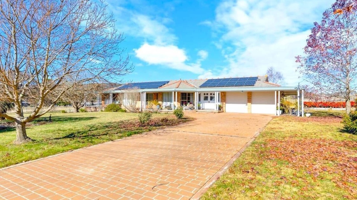Marrangaroo Other | Marrangaroo Meadows - Rural Manor, 5 Bedroom, 3 Bathroom, Indoor Swimming Pool