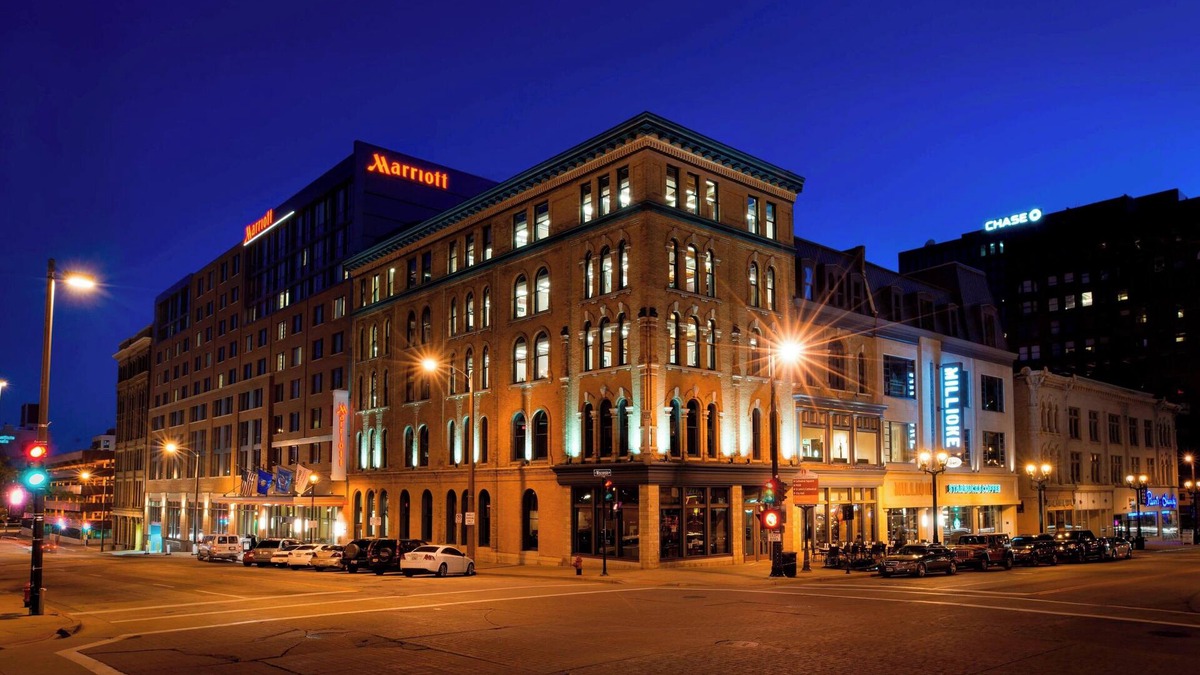 East Town Hotel | Marriott Milwaukee Downtown