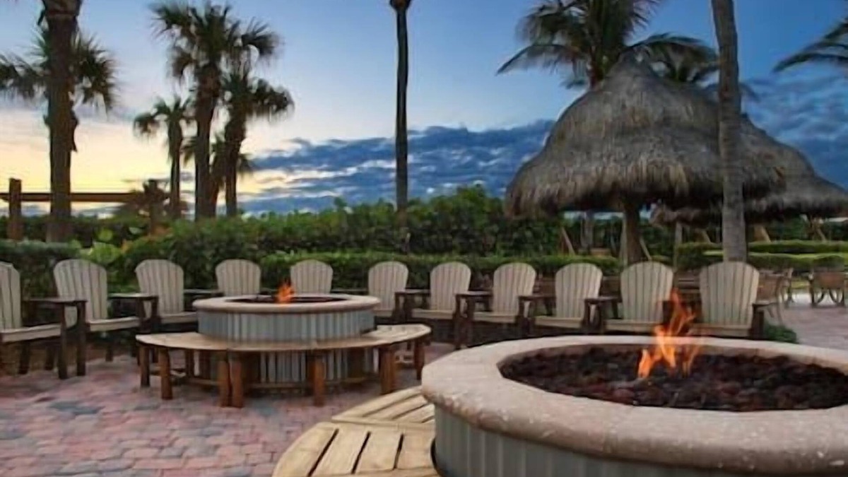 Hunt Club Hotel | Marriott's Ocean Point Resort, Palm Beach Shores, Beachfront
