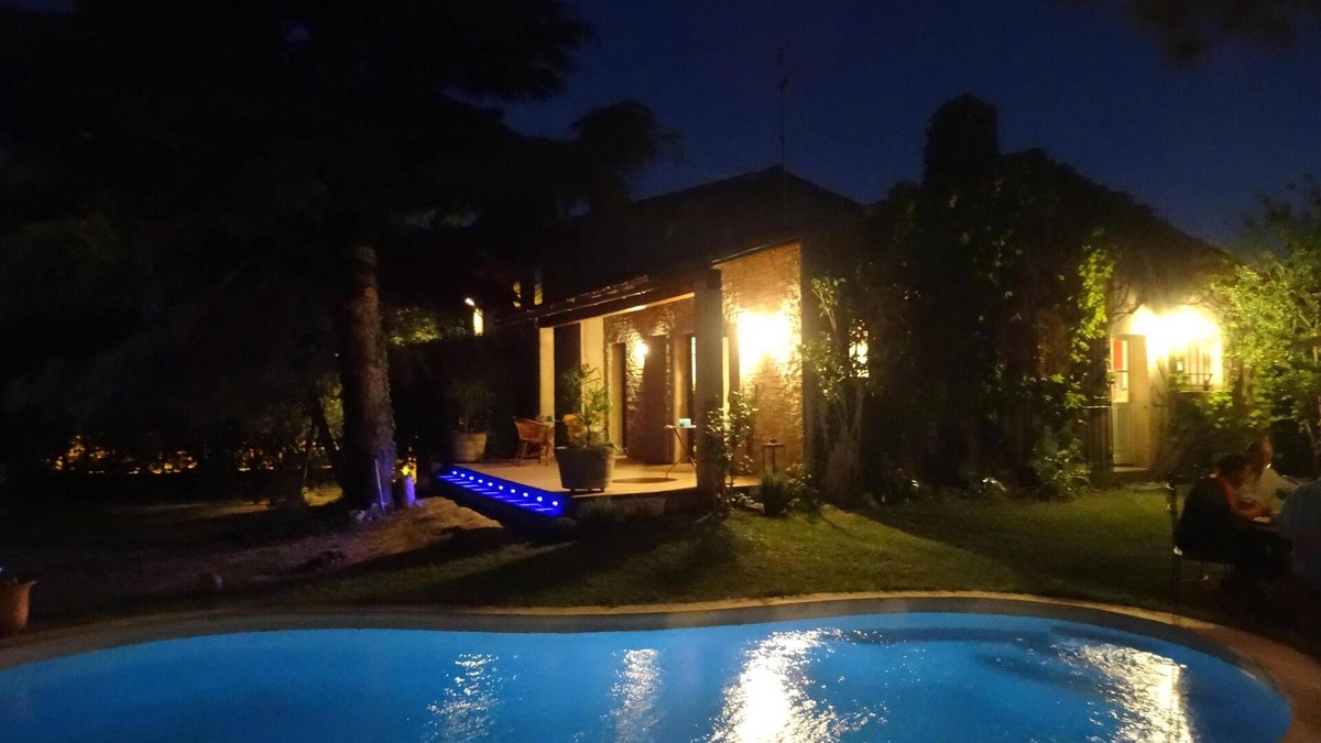 Saint-Jerome House | Marseille: villa with swimming pool and large garden with trees in a very quiet area