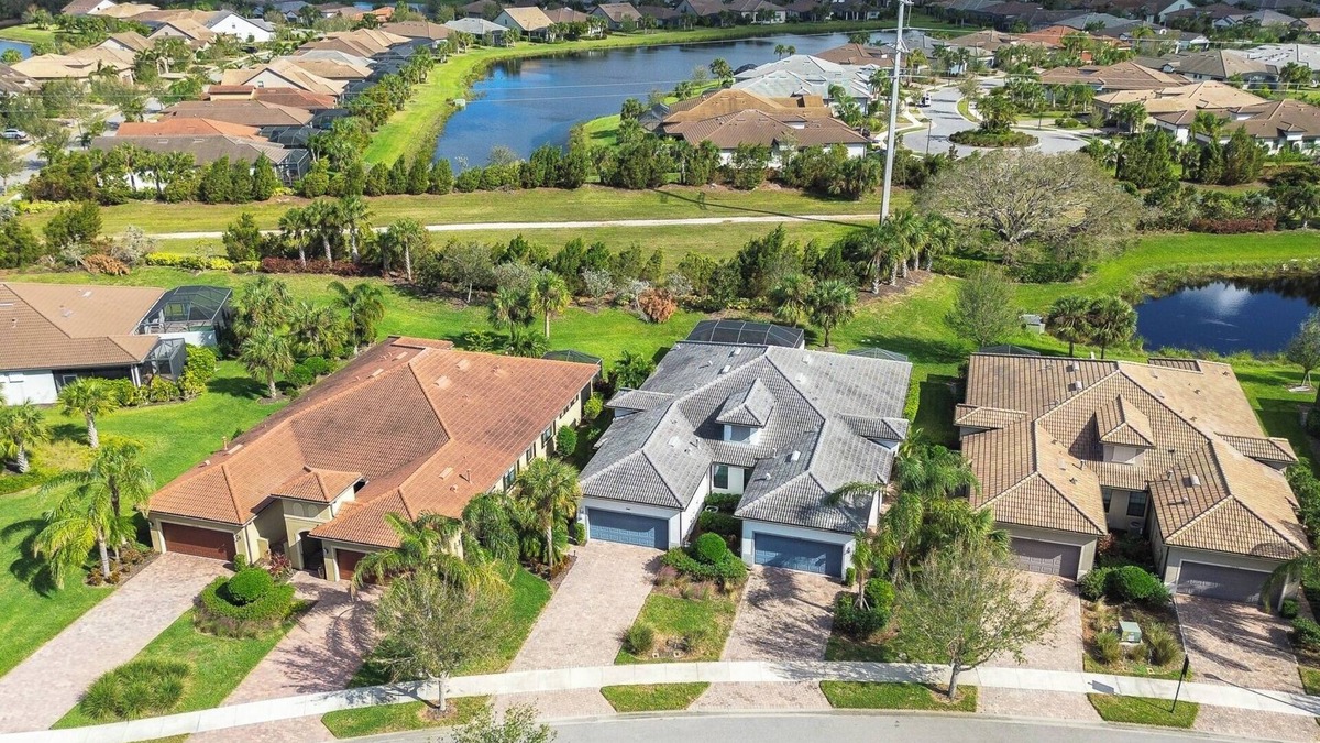 Palmer Ranch House | Marshe Point Retreat - 2 Beds, Tennis and Pool by Gulfcoast Holiday Homes!