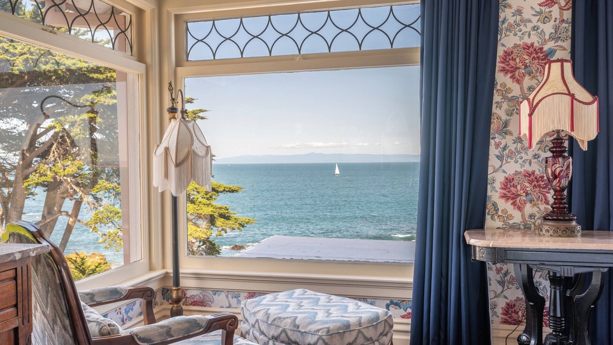 Pacific Grove Bed & Breakfast | Martine Inn