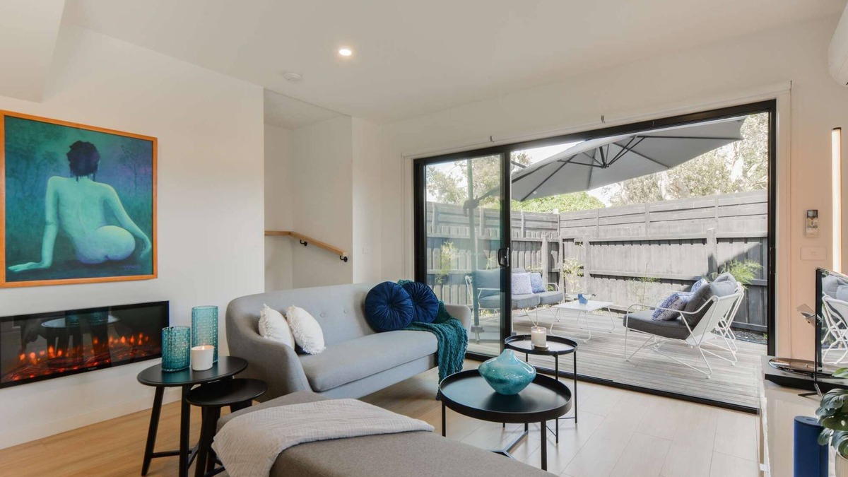 Capel Sound House | Martini Manor - Gorgeous 3 bedroom Townhouse walking distance to beach - 4pm check out on Sundays*