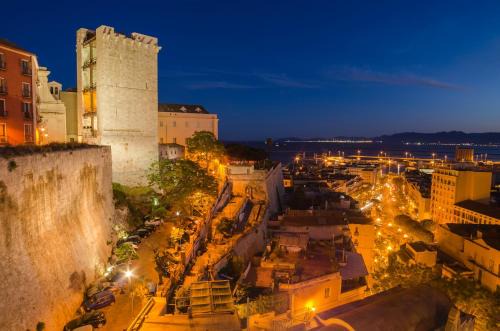 Historic Castle District Apartment | Martini Time, panoramic terrace on the castle walls