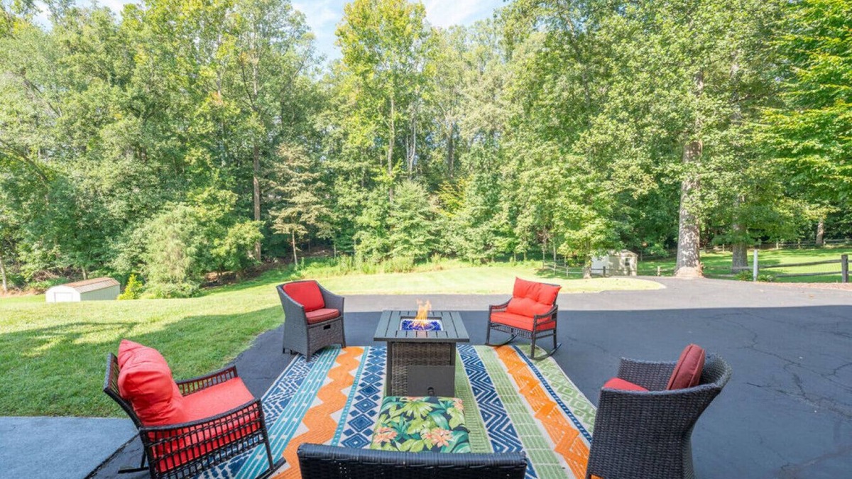 Martinsville Apartment | Martinsville Gem | Fireplace, Pets, Near the Park