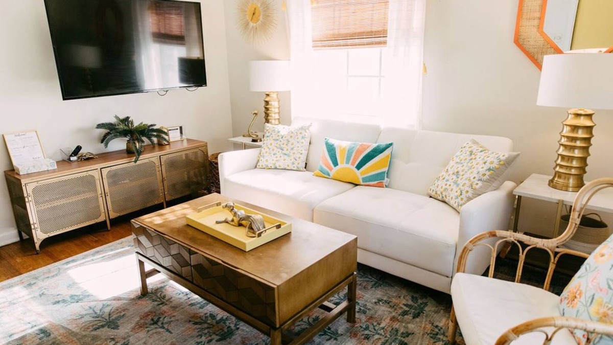 East Memphis Condo | Marty's Opalhouse Garden by Pettigrew Adventures