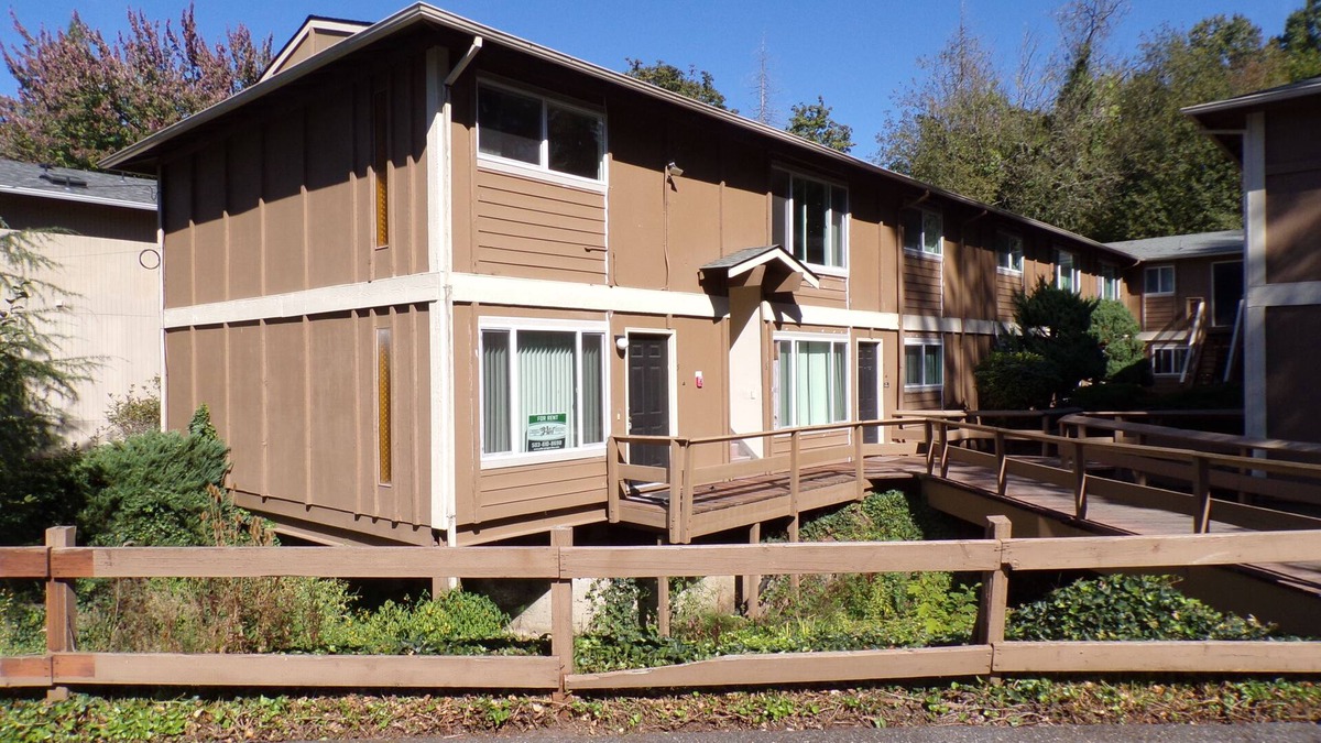 Hayhurst Apartment | Marvelous 2-bedroom Cedarbrook apartment Near Hillsdale & Multnomah Village
