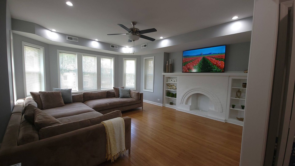 South Shore Apartment | Marvelous 3-bedroom apartment with WiFi, AC 18 minutes from downtown Chicago