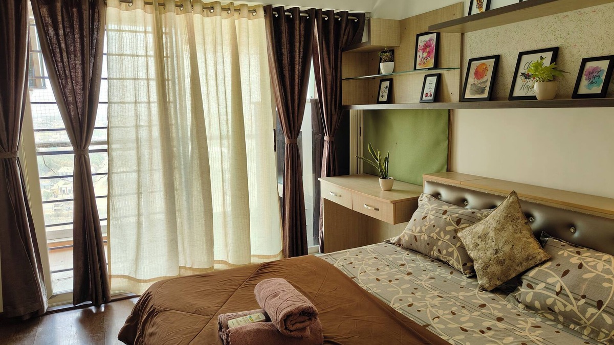 Indore Apartment | Marvelous 3-bedroom apartment with AC in Indore