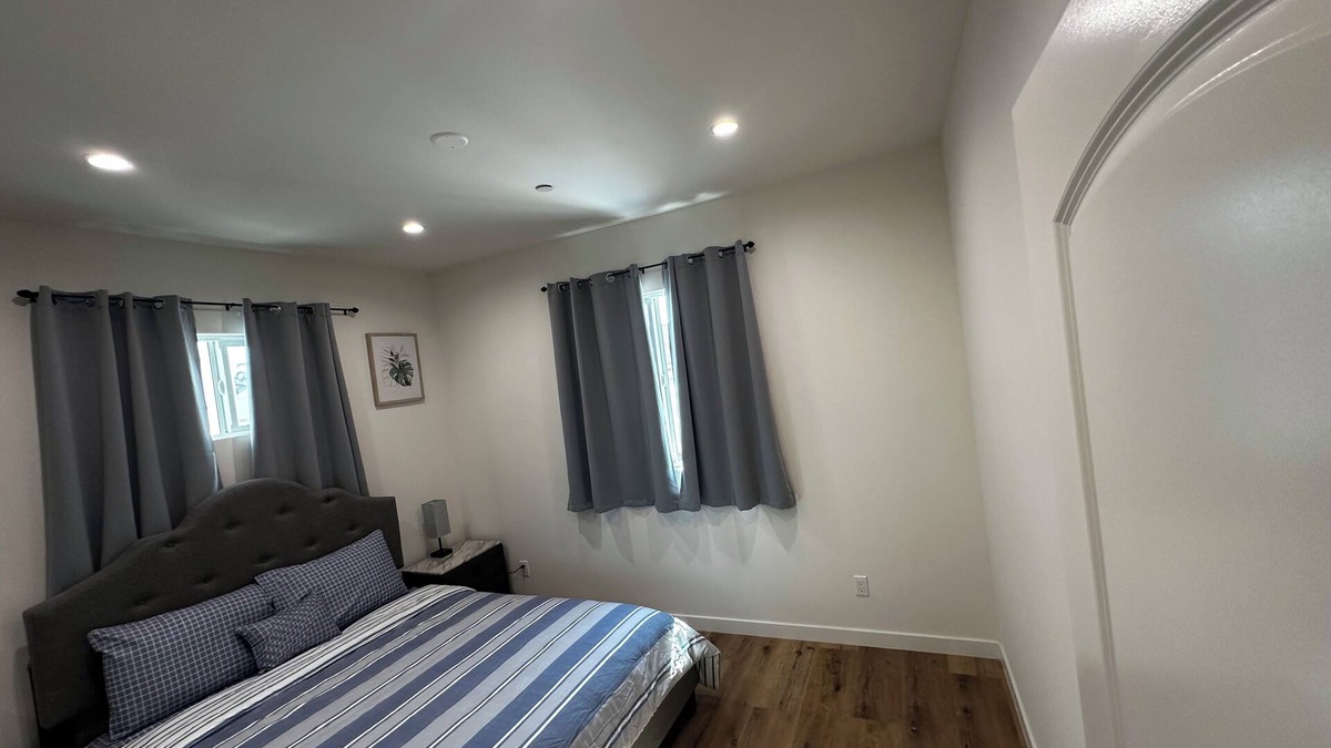 Los Angeles House | Marvelous 6-bedroom house with AC in Los Angeles.