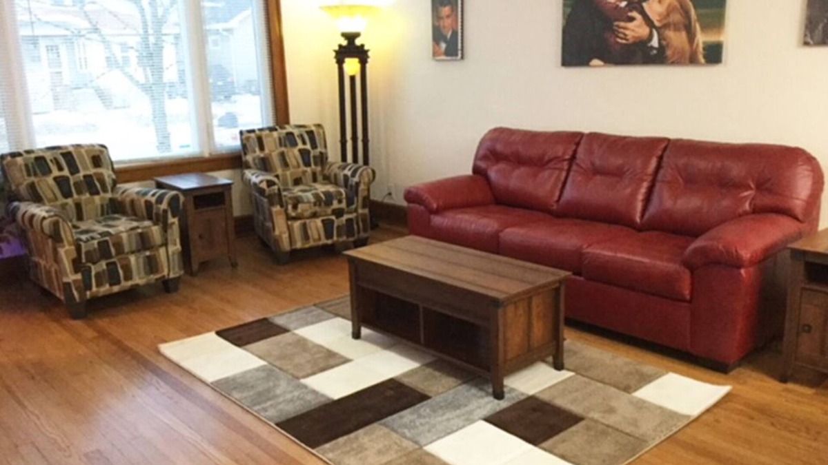 Racine House | Marvelous! Professionally Cleaned, Self Check In - Sleeps 14