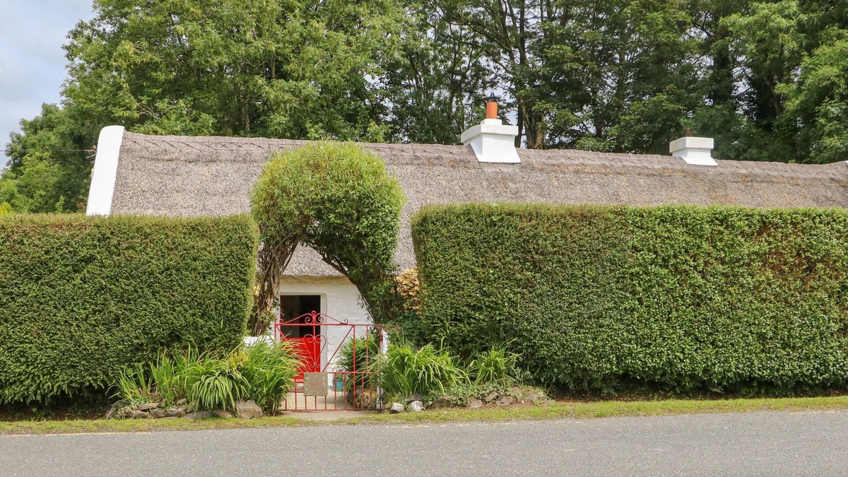 Cordal Cottage | MARY ROSE COTTAGE, pet friendly in Castleisland, County Kerry