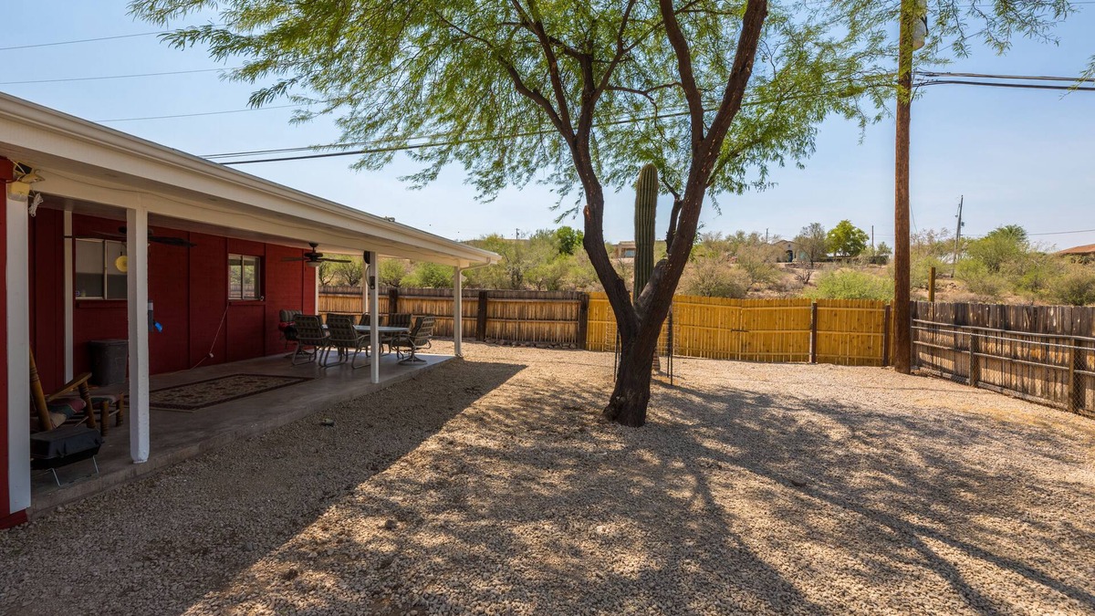 Black Canyon City House | Mary's Black Canyon City Place