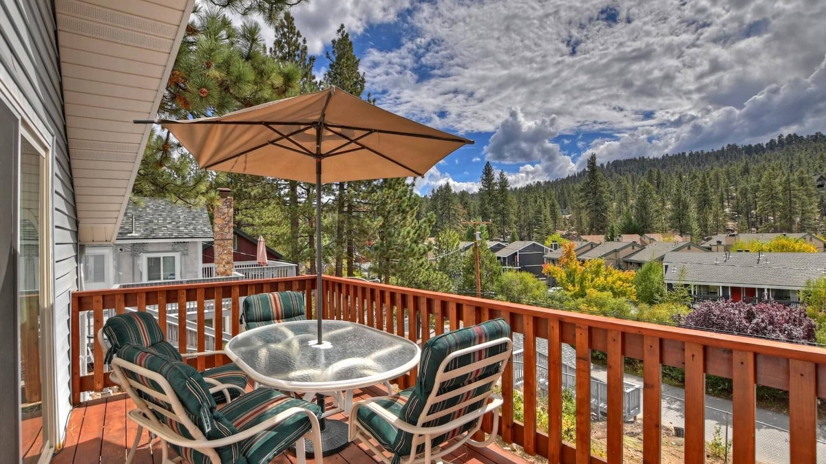 Boulder Bay Cabin | Mary's Lake Cabin by Destination Big Bear : Walk to the Lake and Boulder Bay Park! Game Room!