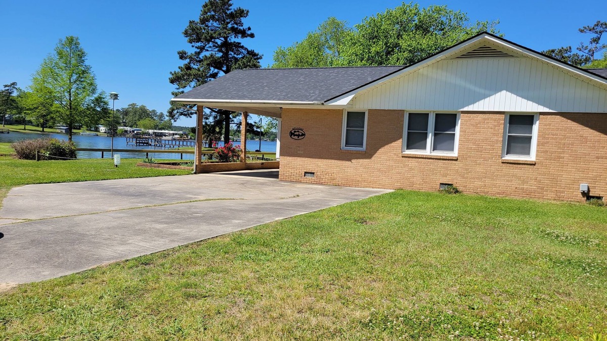 Manning House | Mary's Place -A waterfront home on Lake Marion