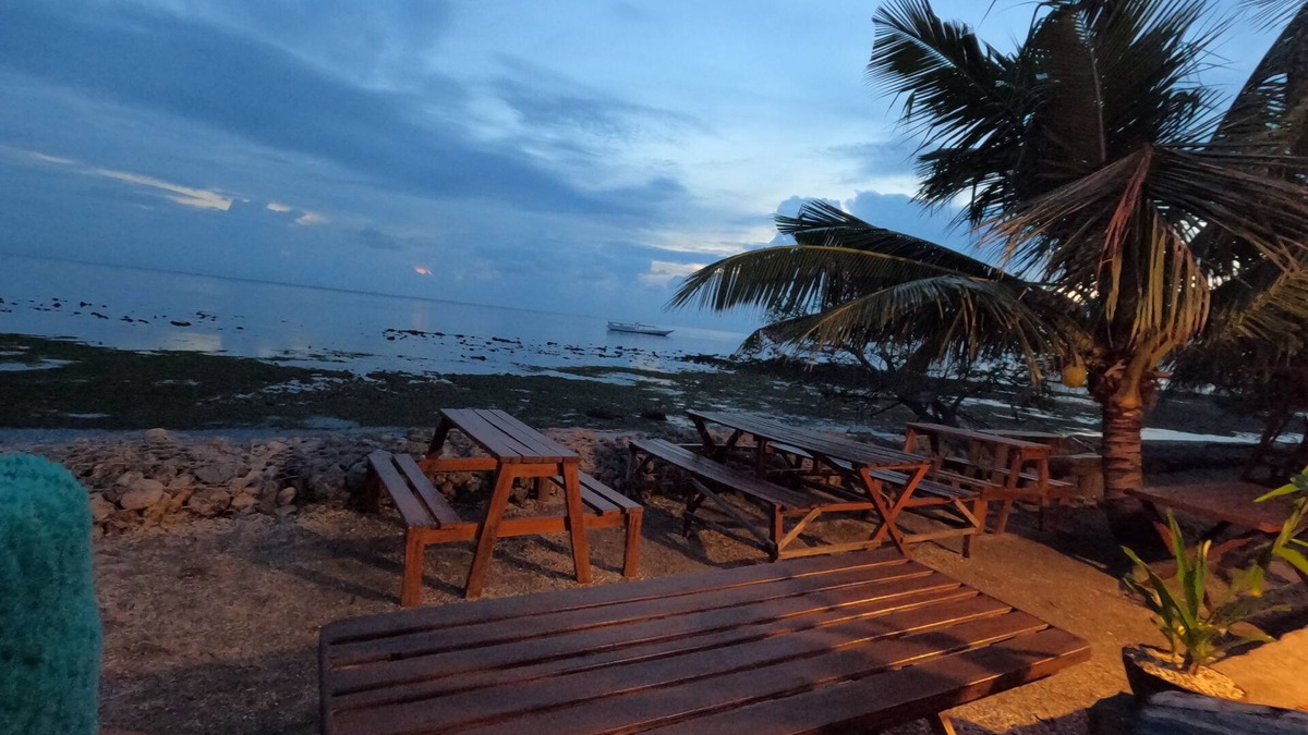 Moyo Hotel | Maryan Moyo Bungalows and resto