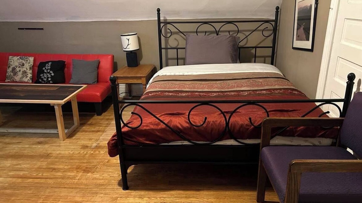 Winnipeg Apartment | Maryland Homestay - Downtown Apartment #1