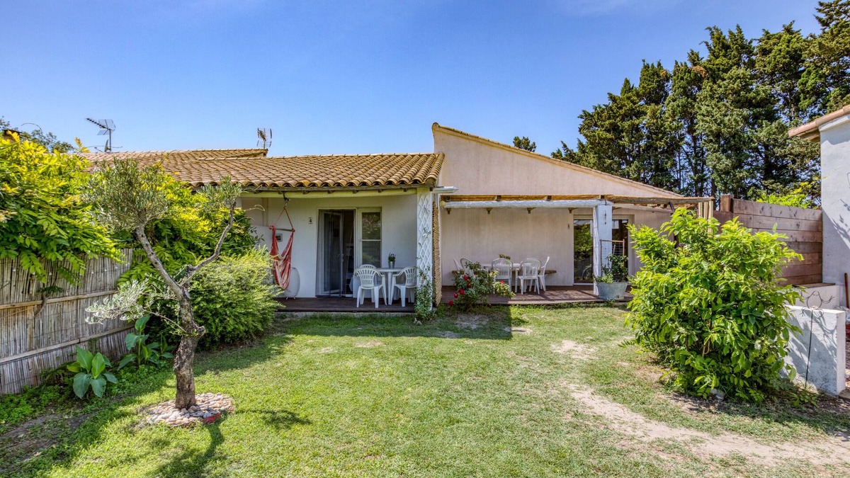 Saintes-Maries-de-la-Mer House | 'Mas Des Cypres-Ensemble De 4 Mazets' with Private Terrace, Shared Garden and Wi-Fi