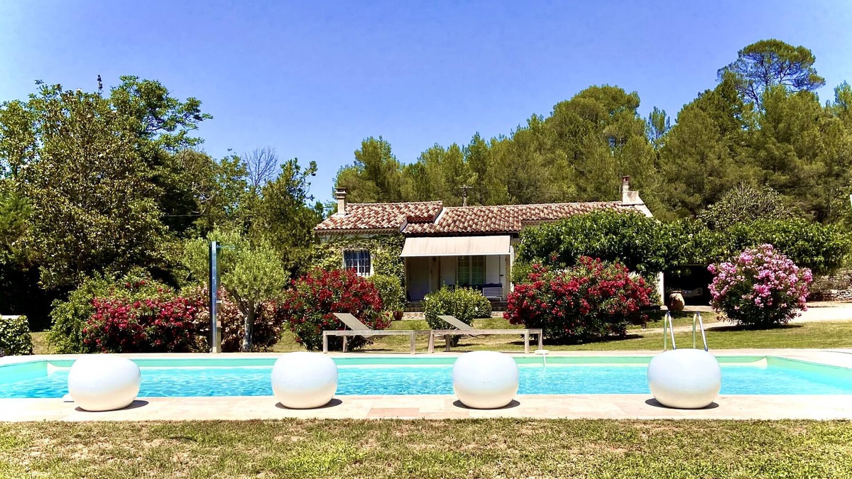 Correns Villa | Mas du Murier - modern villa in a pleasant setting with private swimming pool