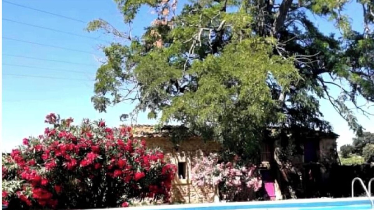 Venejan House | Mas la Mayanne in the heart of the vineyards.