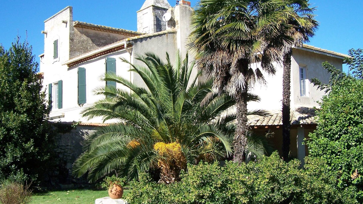 Albaron Cottage | Mas of Character Judge Gite With Pool In A Traditional Mas Camargais