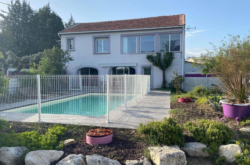 Saint-Privat-des-Vieux House | mas pour 10 personnes avec jacuzzi