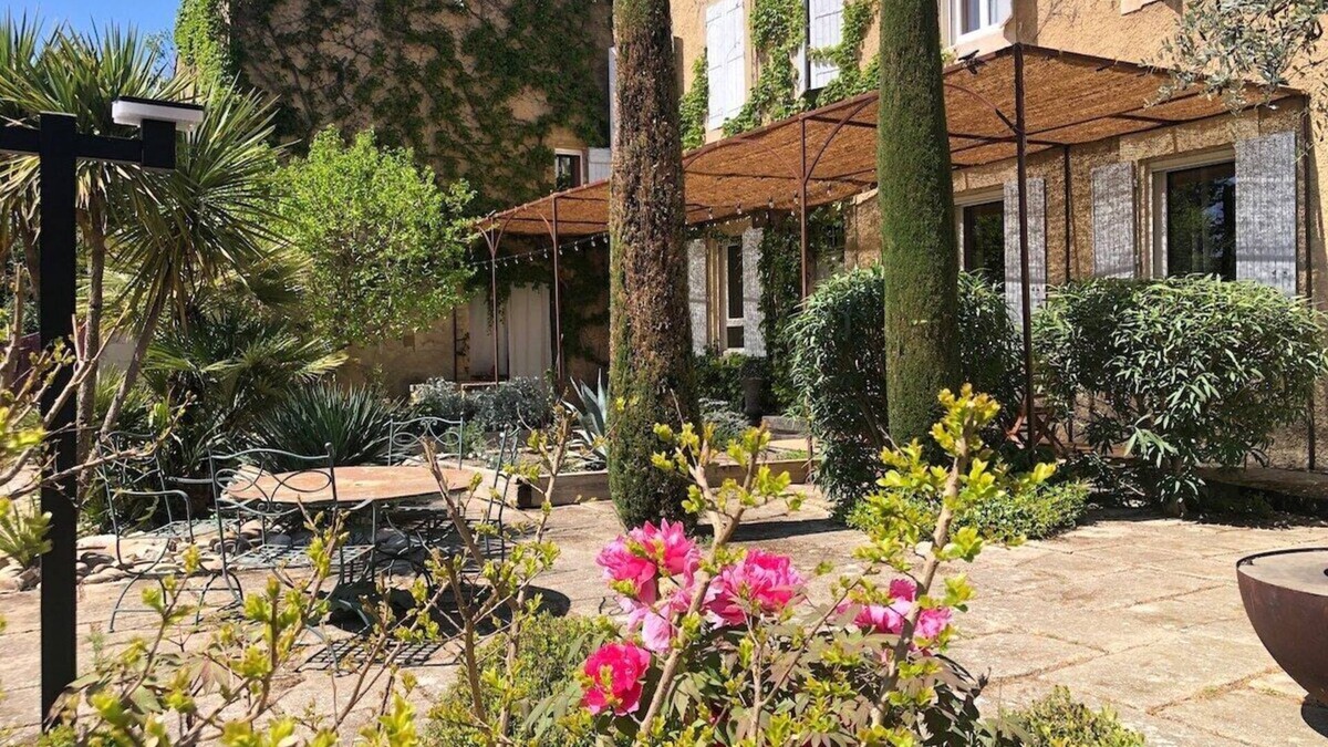 Entraigues-sur-la-Sorgue Cottage | Mas Provençal with swimming pool 15' from Avignon