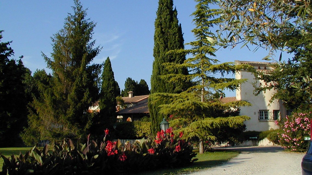 Marguerittes Hotel | MAS PROVENCAL GREAT PEACE OF THE COUNTRYSIDE