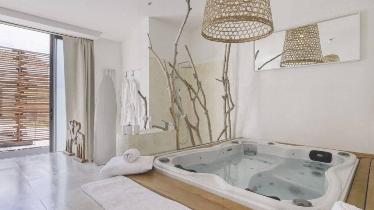 Saint-Laurent-d'Aigouze Bed & Breakfast | Mas Sainte Marie - Private Hot Tub Suites