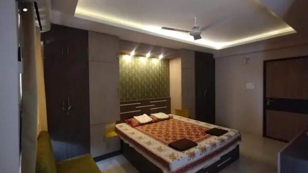 Puri Apartment | Mascot Studio Homestay 1BK with attached bathn
