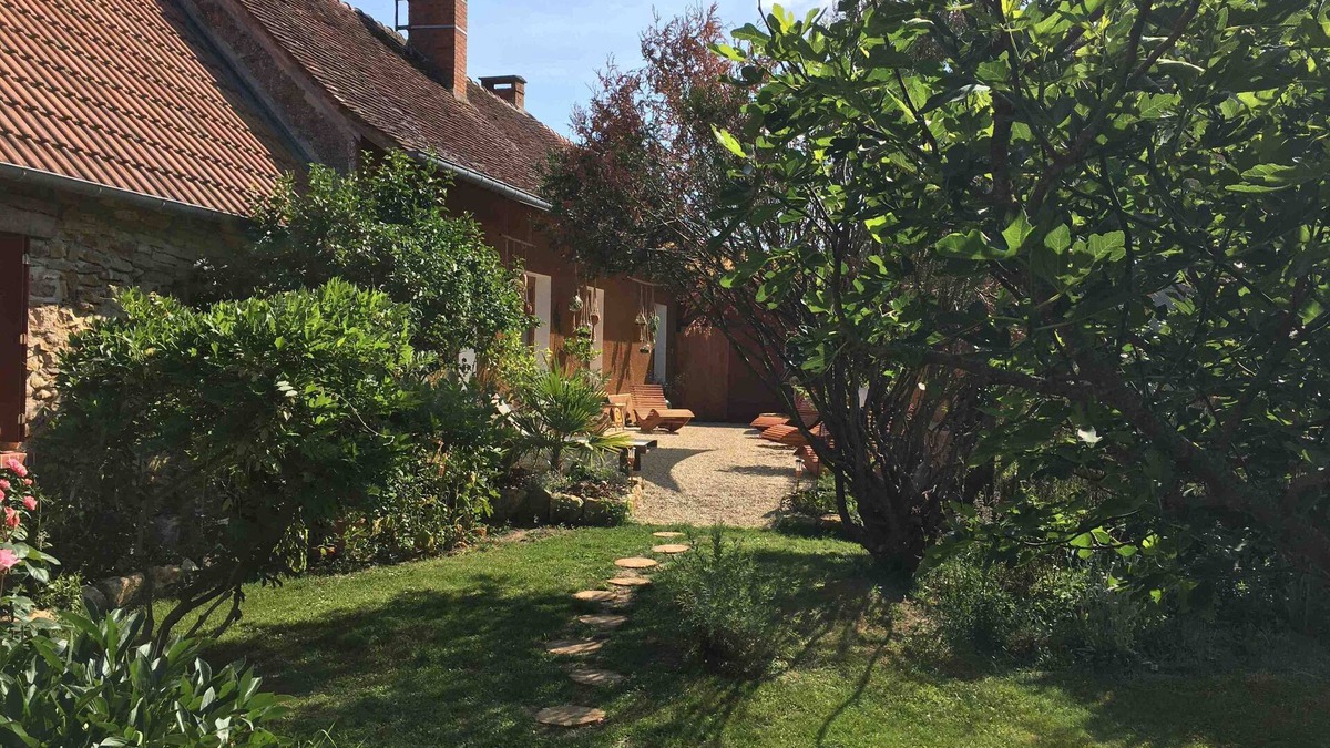 Saint-Georges-sur-la-Pree House | Massages du Monde