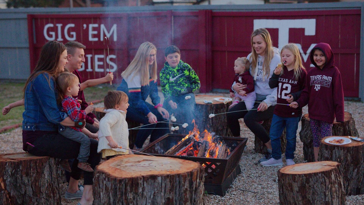 Bryan House | Massive 6 Bedroom Downtown Homen