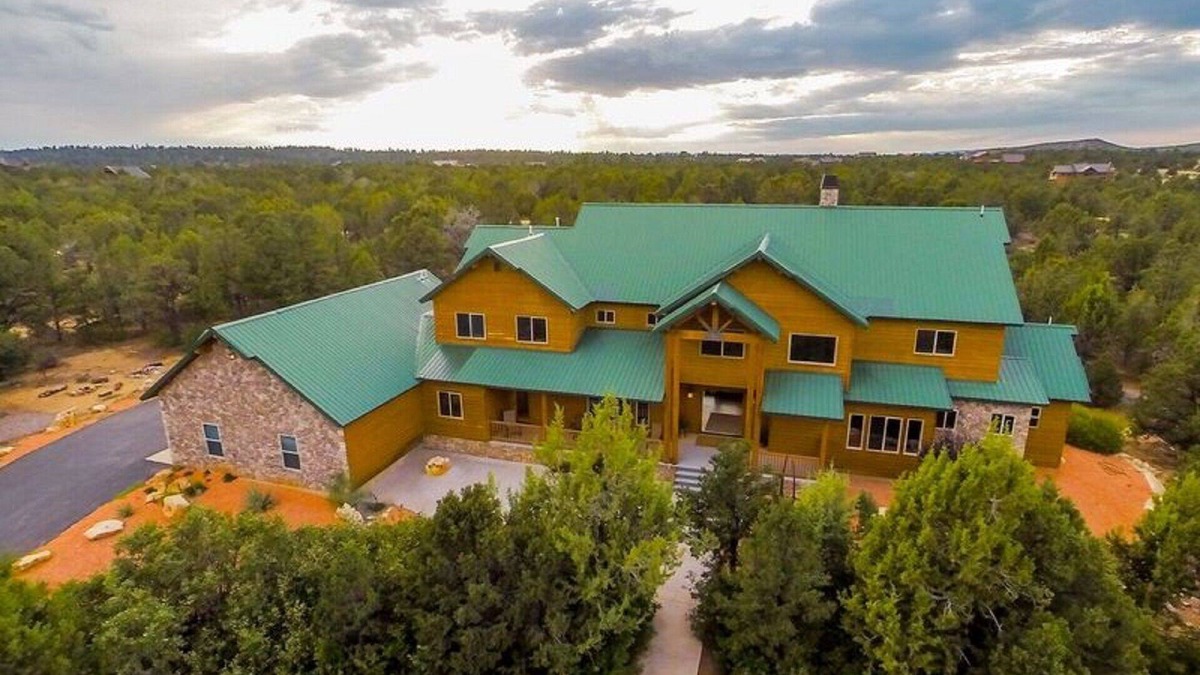 Zion National Park East Entrance Cabin | MASSIVE 9 BEDROOM LUXURY CABIN! PERFECT FOR REUNIONS AND RETREATS!